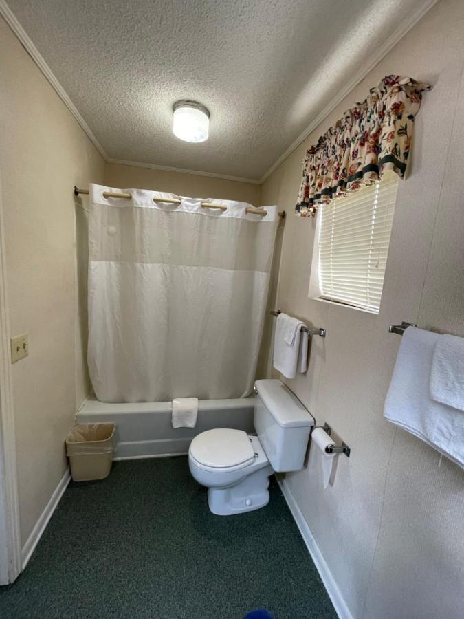 Pinelodge Motel Baxley 外观 照片