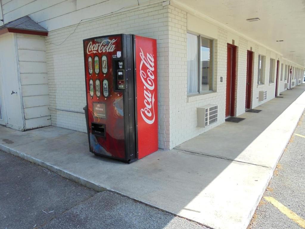 Pinelodge Motel Baxley 外观 照片